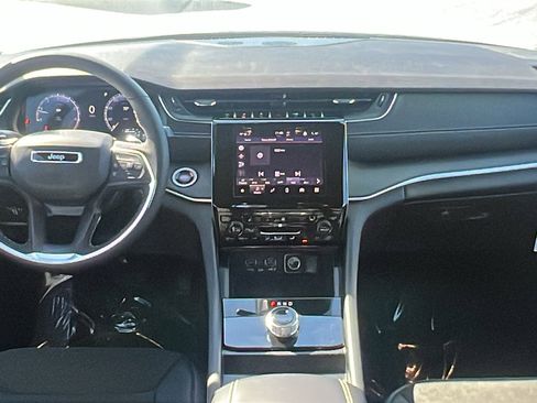 New 2025 Jeep Grand Cherokee L Laredo image 17