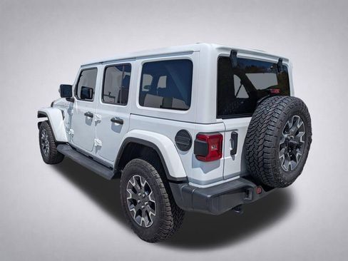 Used 2022 Jeep Wrangler Unlimited Sahara w/ LED Lighting Group AWD/4WD image 6