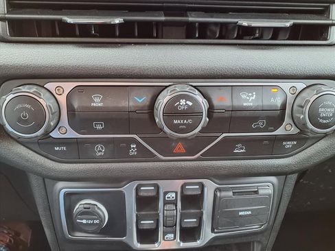 Used 2024 Jeep Wrangler Sport S image 14