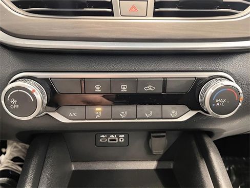 Used 2025 Nissan Altima 2.5 SV image 21