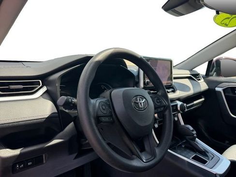 Used 2025 Toyota RAV4 XLE AWD/4WD image 14