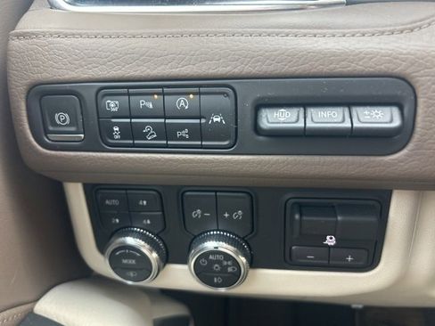 Used 2023 GMC Yukon XL Denali w/ Advanced Technology Package image 14