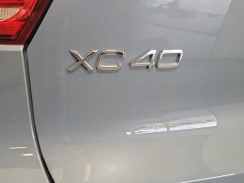 Used 2022 Volvo XC40 P8 Recharge Ultimate image 8