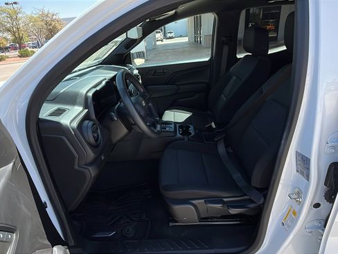 Used 2024 Chevrolet Colorado W/T image 10