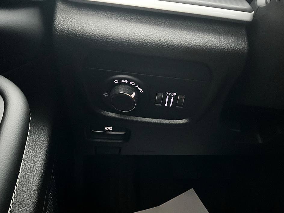 Used 2023 Jeep Grand Cherokee Altitude AWD/4WD image 16