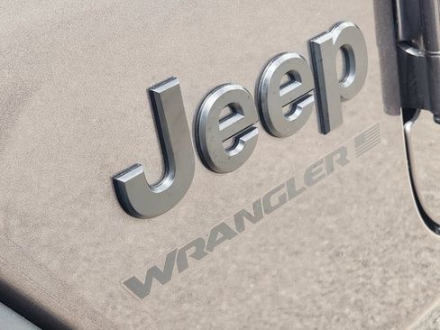 Used 2025 Jeep Wrangler Unlimited Sport AWD/4WD image 12
