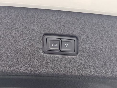 Used 2022 Audi Q8 Premium Plus w/ Premium Plus Package image 30