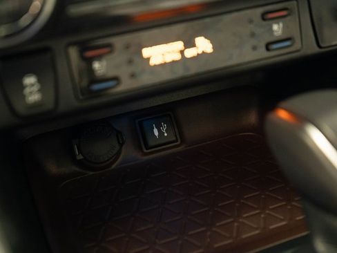 Used 2019 Toyota RAV4 Limited image 29