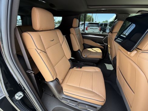 New 2026 Cadillac Escalade ESV Luxury w/ LPO, Floor Liner Package AWD/4WD image 18