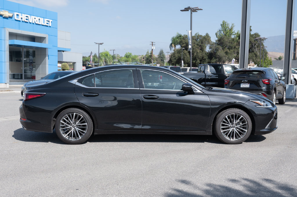 Used 2025 Lexus ES 350 w/ Premium Package FWD image 3