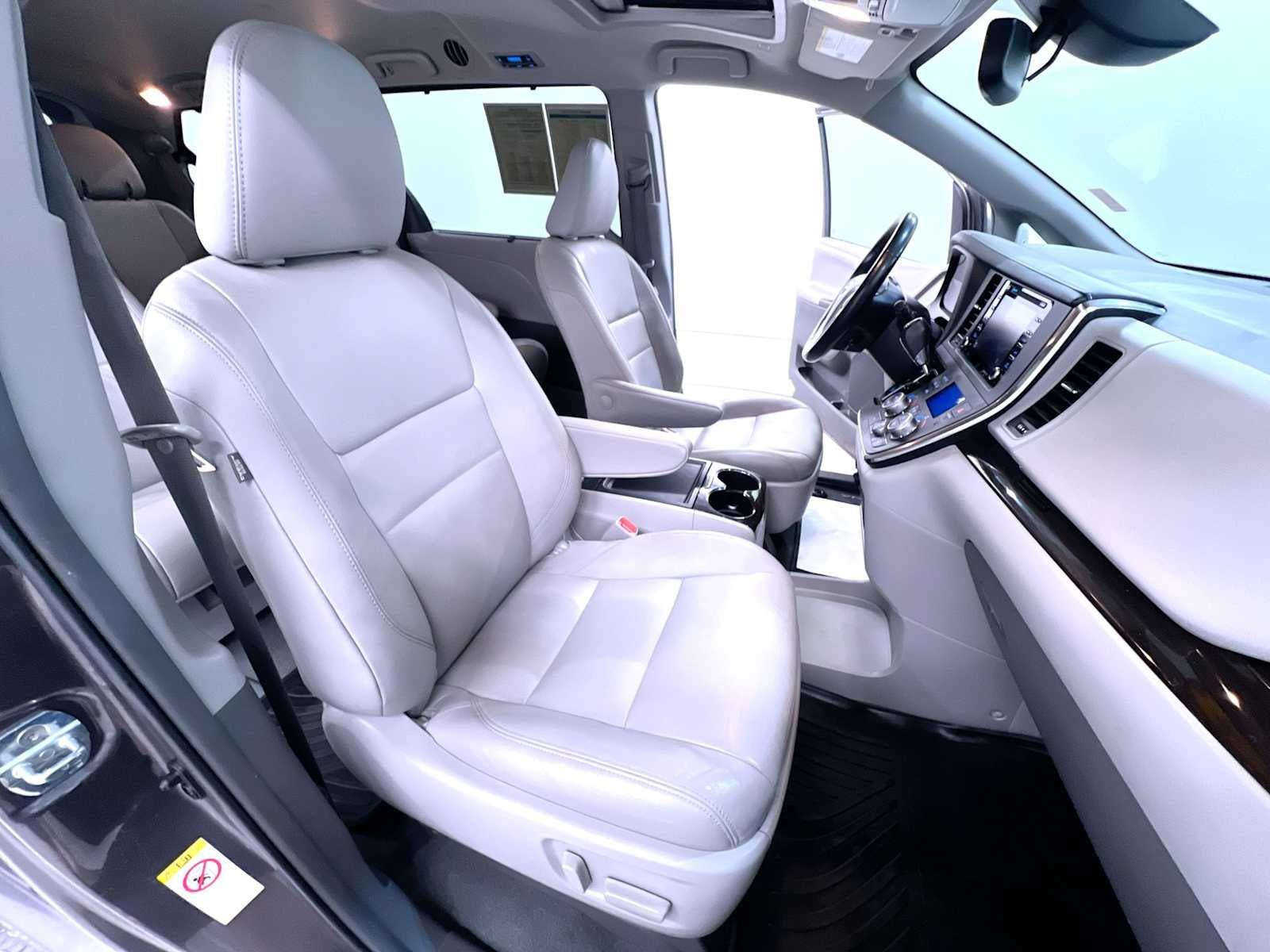 Used 2019 Toyota Sienna XLE w/ XLE Navigation Package FWD image 36