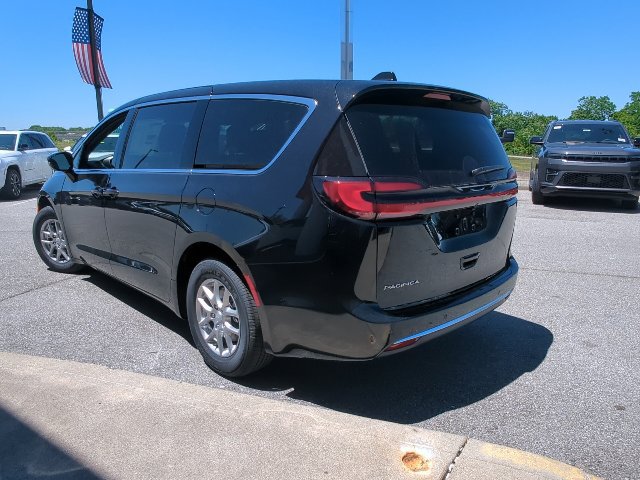 New 2027 Chrysler Pacifica Select w/ Family Tech Group FWD image 33