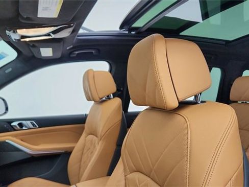 Used 2025 BMW X7 xDrive40i w/ M Sport Package image 36