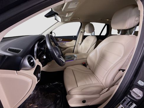 Used 2021 Mercedes-Benz GLC 300 image 22