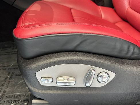 Used 2025 Porsche Macan image 14