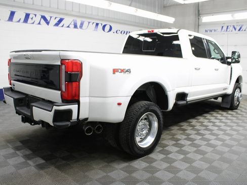 Used 2025 Ford F450 Platinum w/ FX4 Off-Road Package image 4