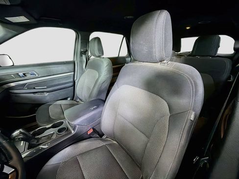 Used 2018 Ford Explorer XLT w/ Equipment Group 201A FWD image 14