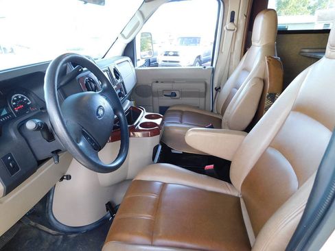 Used 2015 Ford E-450 and Econoline 450 Super Duty w/ Motorhome Prep Package RWD image 22
