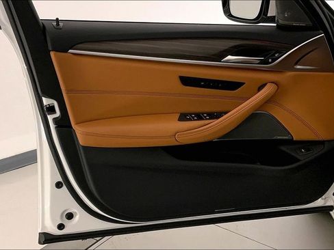 Used 2021 BMW 530i xDrive 530i xDrive w/ Premium Package image 24