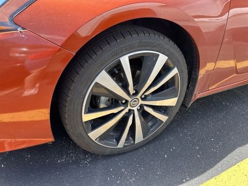 Used 2021 Nissan Altima 2.5 SR w/ SR Premium Package AWD/4WD image 16