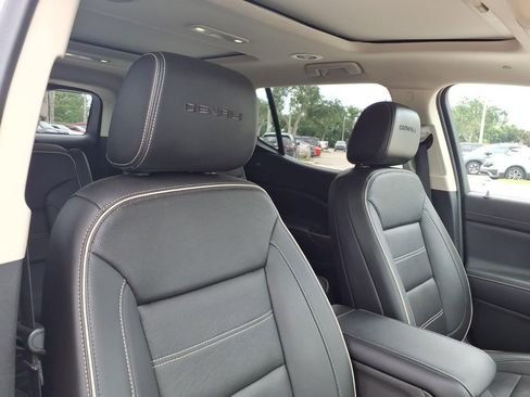 Used 2023 GMC Acadia Denali w/ Denali Ultimate Package AWD/4WD image 12