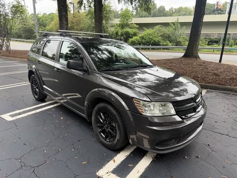 Used 2020 Dodge Journey SE w/ Blacktop Package FWD image 3