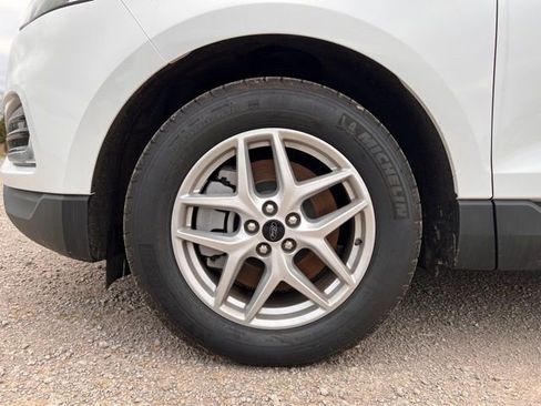 Used 2024 Ford Edge SEL w/ Convenience Package image 9