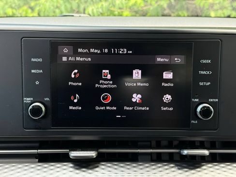 Used 2024 Kia Carnival LX FWD image 26