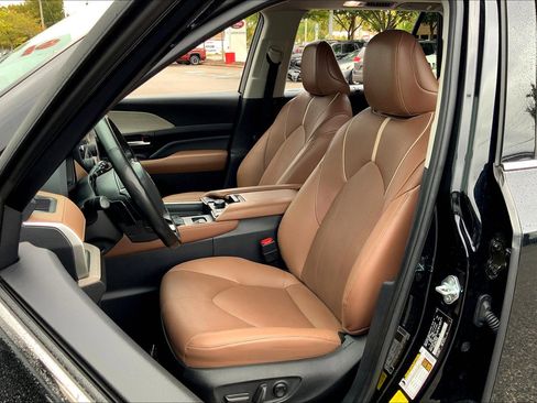 Used 2024 Toyota Grand Highlander Platinum image 30