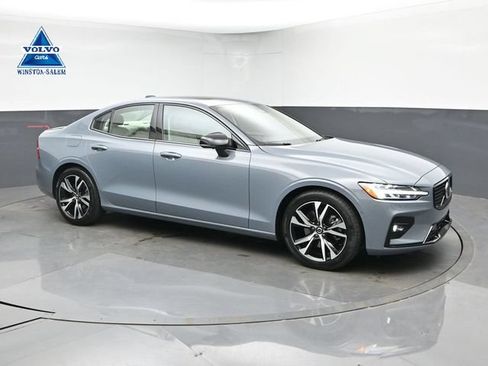 Used 2023 Volvo S60 B5 Plus FWD image 1
