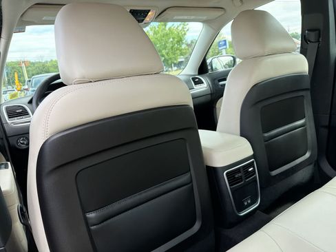 Used 2017 Chrysler 300 Limited w/ Value Package RWD image 19