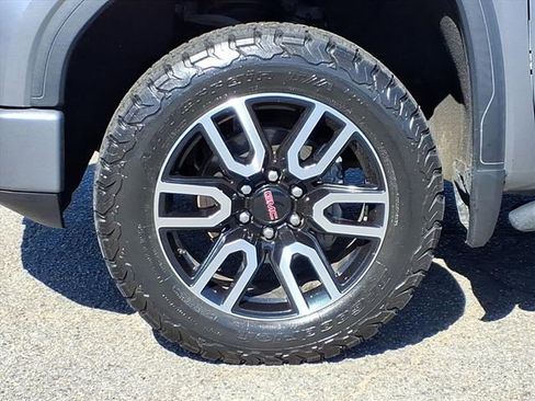 Used 2021 GMC Sierra 1500 AT4 w/ AT4 Value Package AWD/4WD image 11