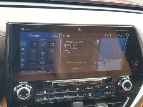 Used 2022 Toyota Highlander Platinum AWD/4WD image 26