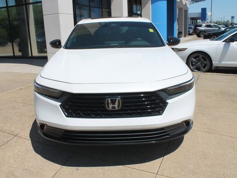 Used 2023 Honda Accord Sport image 2