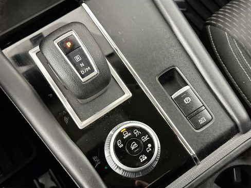 Used 2024 Mitsubishi Outlander ES image 14