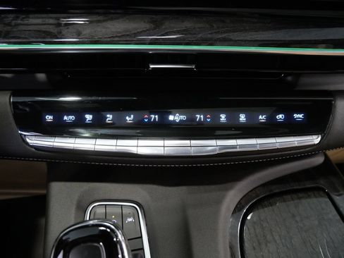Used 2023 Cadillac Escalade Premium Luxury AWD/4WD image 24