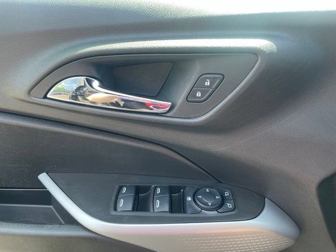 Used 2025 Chevrolet Trax RS w/ Driver Confidence Package FWD image 23