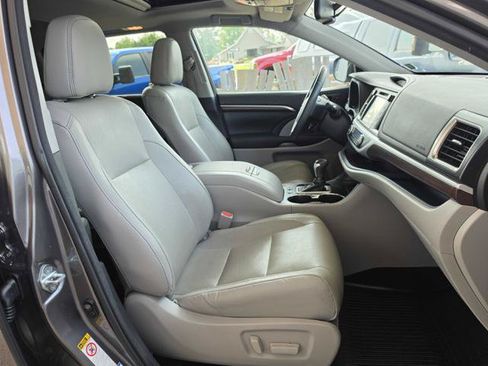 Used 2016 Toyota Highlander Limited AWD/4WD image 20
