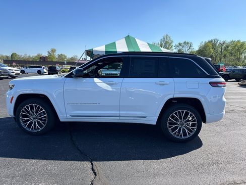 New 2026 Jeep Grand Cherokee Summit AWD/4WD image 3