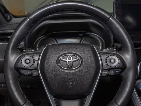 Used 2022 Toyota Venza Limited image 11