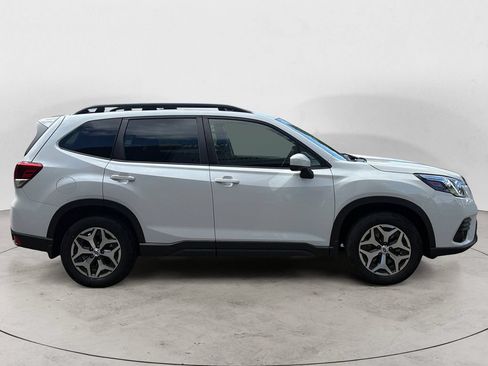 Used 2023 Subaru Forester Premium AWD/4WD image 4