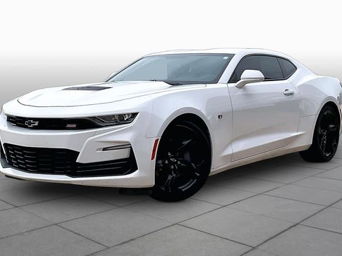 Used 2020 Chevrolet Camaro SS RWD image 3