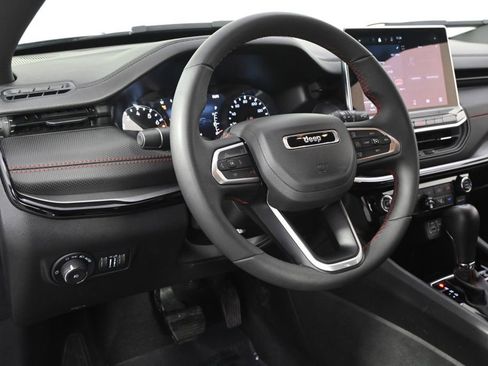 Used 2025 Jeep Compass Trailhawk AWD/4WD image 11