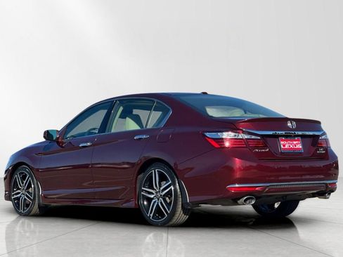 Used 2016 Honda Accord Touring image 4