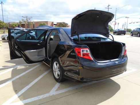 Used 2014 Toyota Camry LE image 24