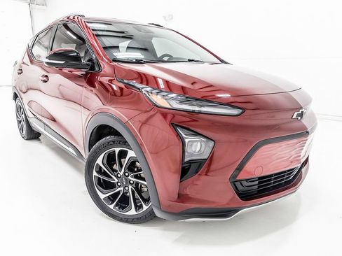 Used 2022 Chevrolet Bolt EUV Premier w/ Sun & Sound Package FWD image 7