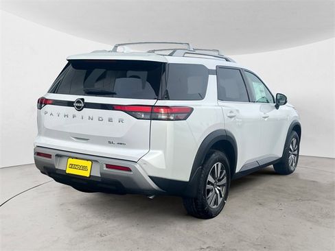 New 2025 Nissan Pathfinder SL image 3