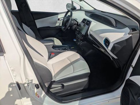 Used 2022 Toyota Prius XLE w/ Advanced Technology Package image 18