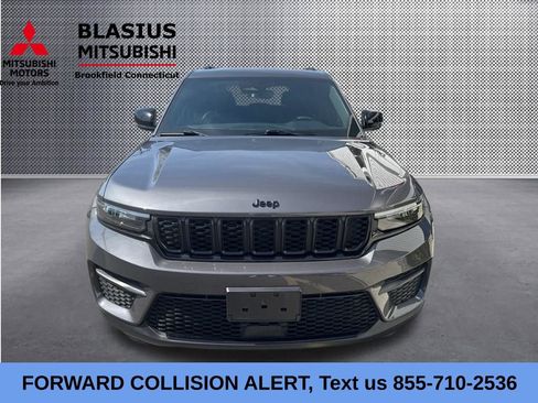 Used 2023 Jeep Grand Cherokee Altitude AWD/4WD image 21