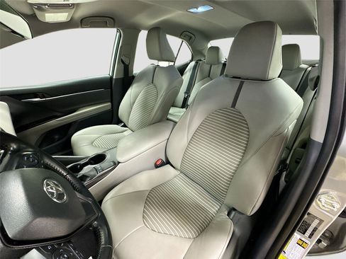 Used 2023 Toyota Camry SE image 19